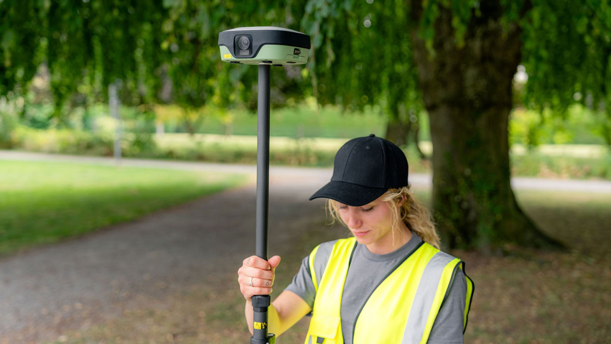 Leica Launches GS11 GNSS Smart Antenna With Visual Surveying and X-PAD